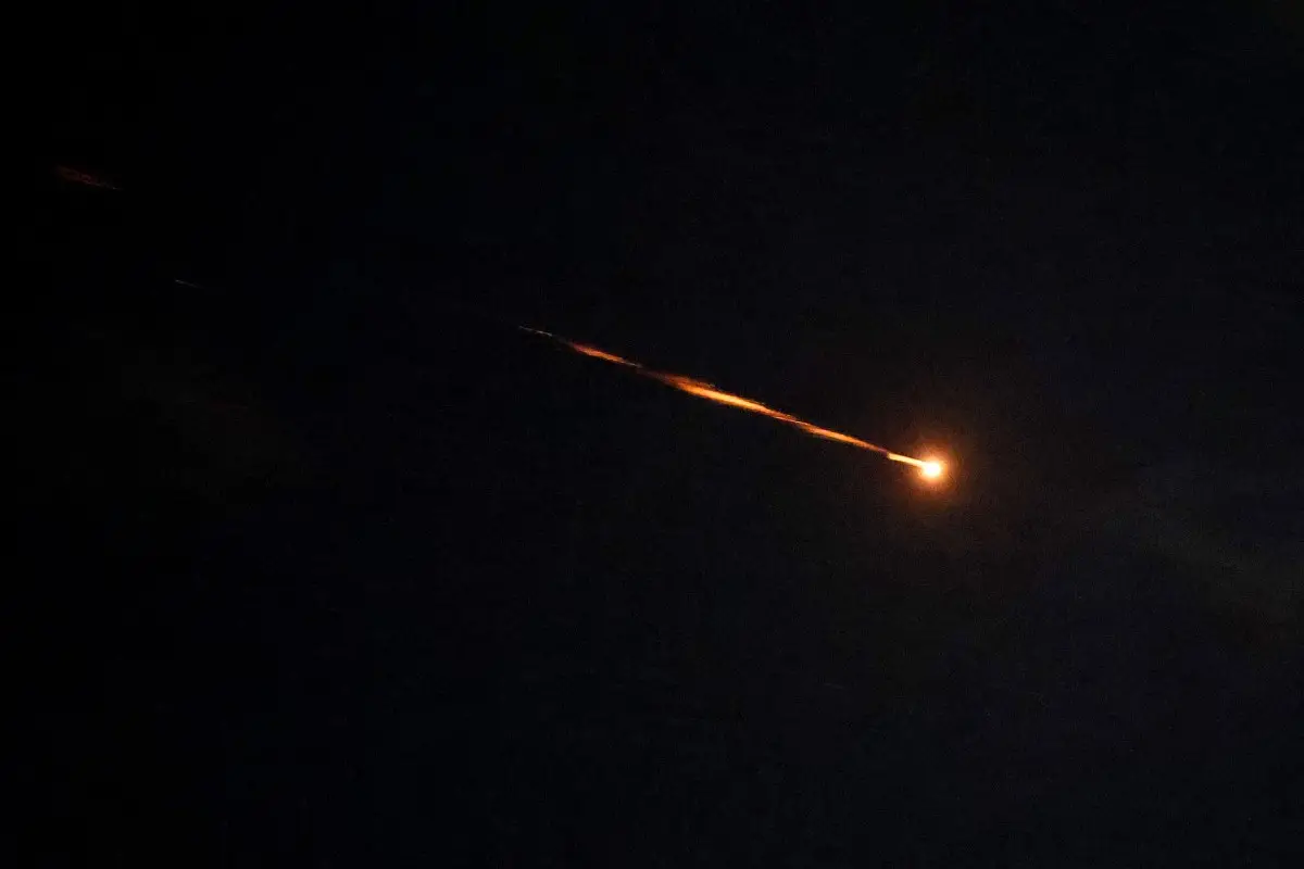 Real-time information on missiles helps calculate trajectory to locate target