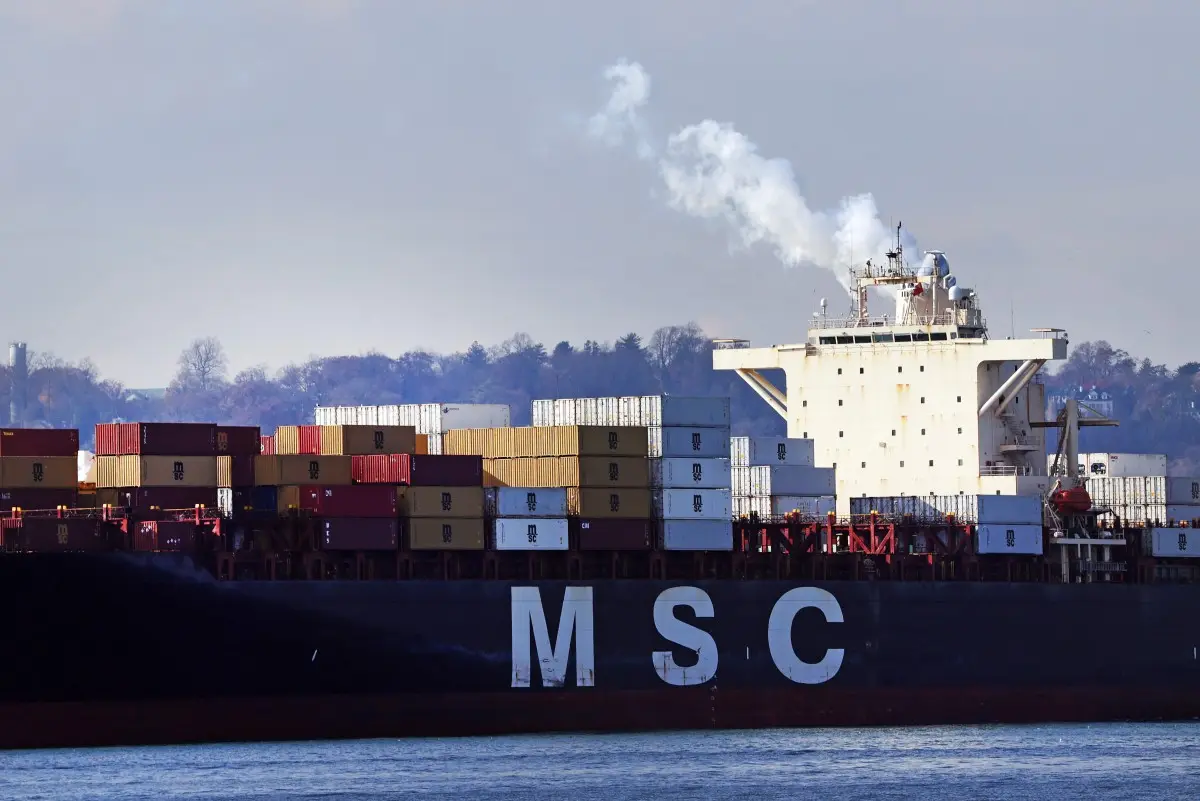 US trade court orders customs to refund $130bn of illegal tariff