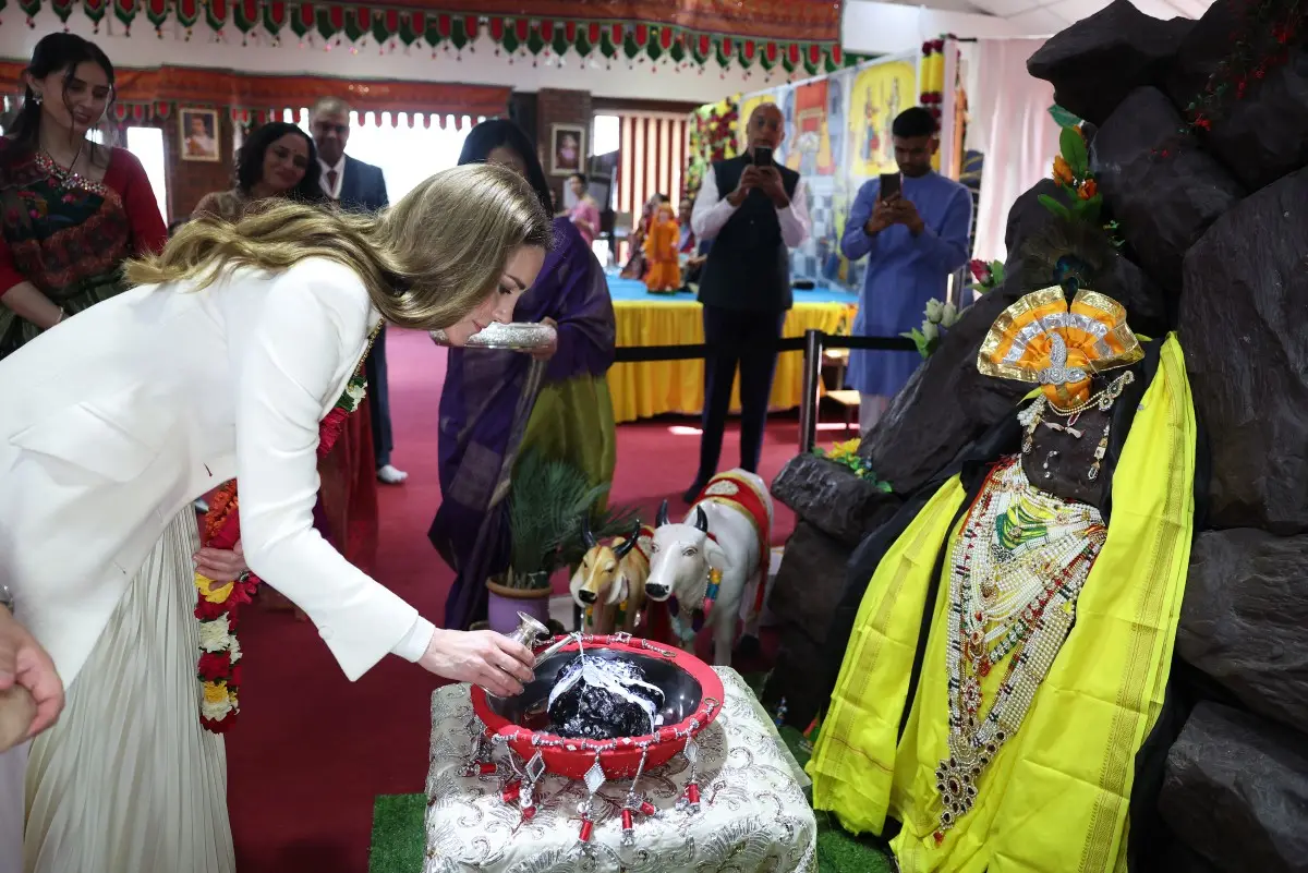 Kate performs ritual