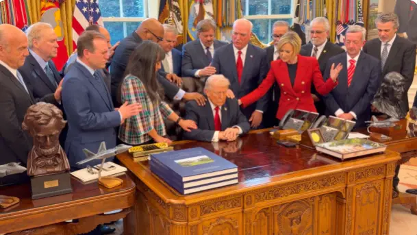 ‘Wisdom from heaven’: Evangelical leaders gather in White House; pastor prays for Trump