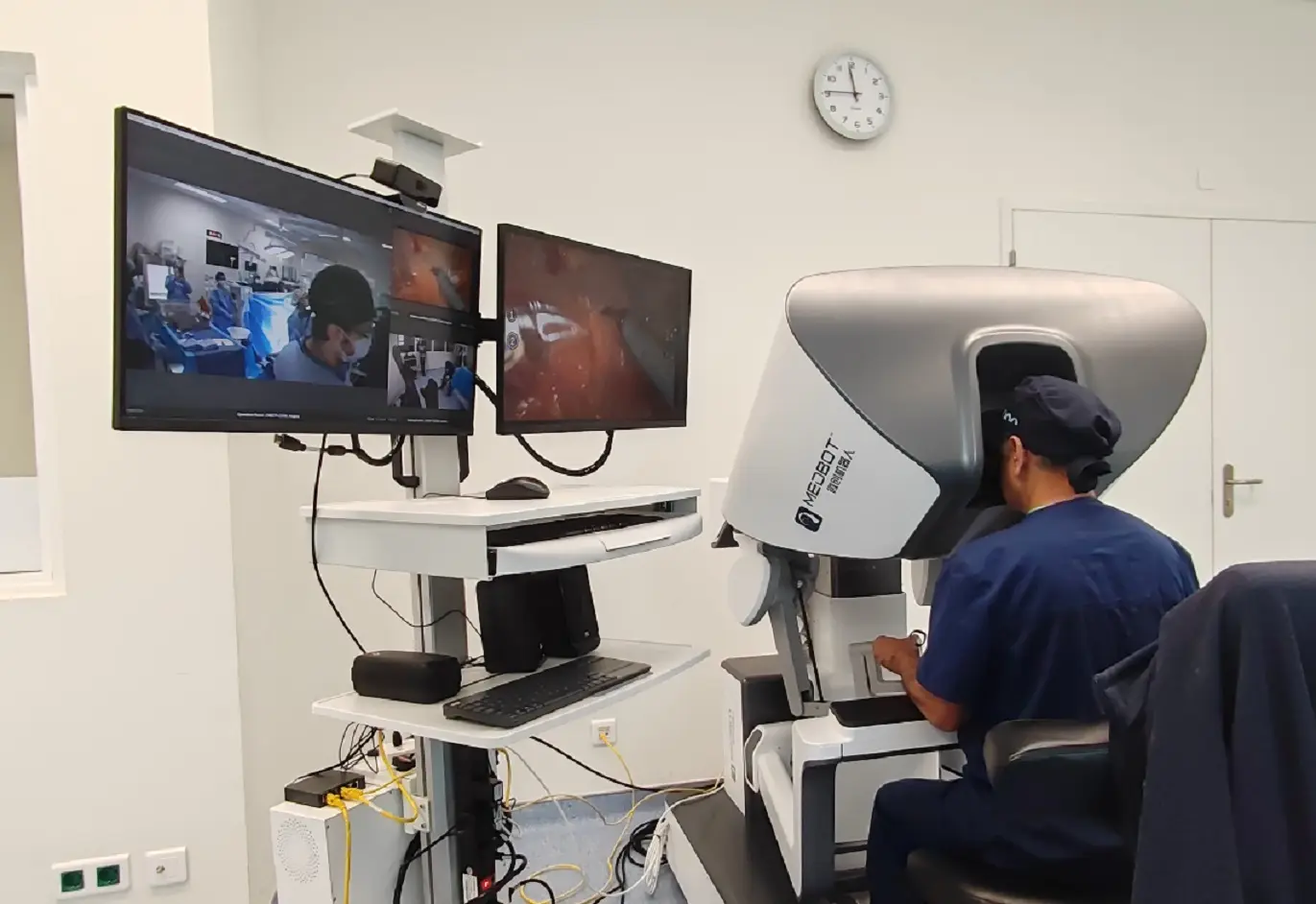 Surgeon in UK guides robot to perform prostate removal surgery in Gibraltar