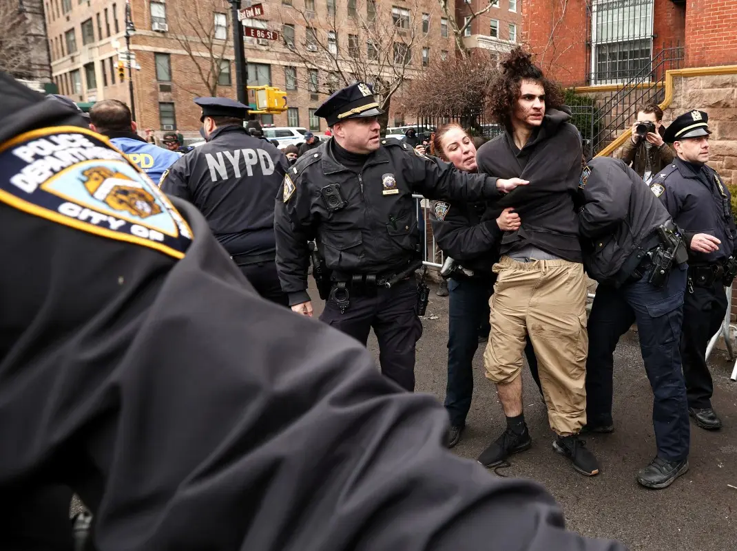 ‘Ignited devices’ thrown near NY Mayor Mamdani’s home during anti-Muslim protest – What happened?