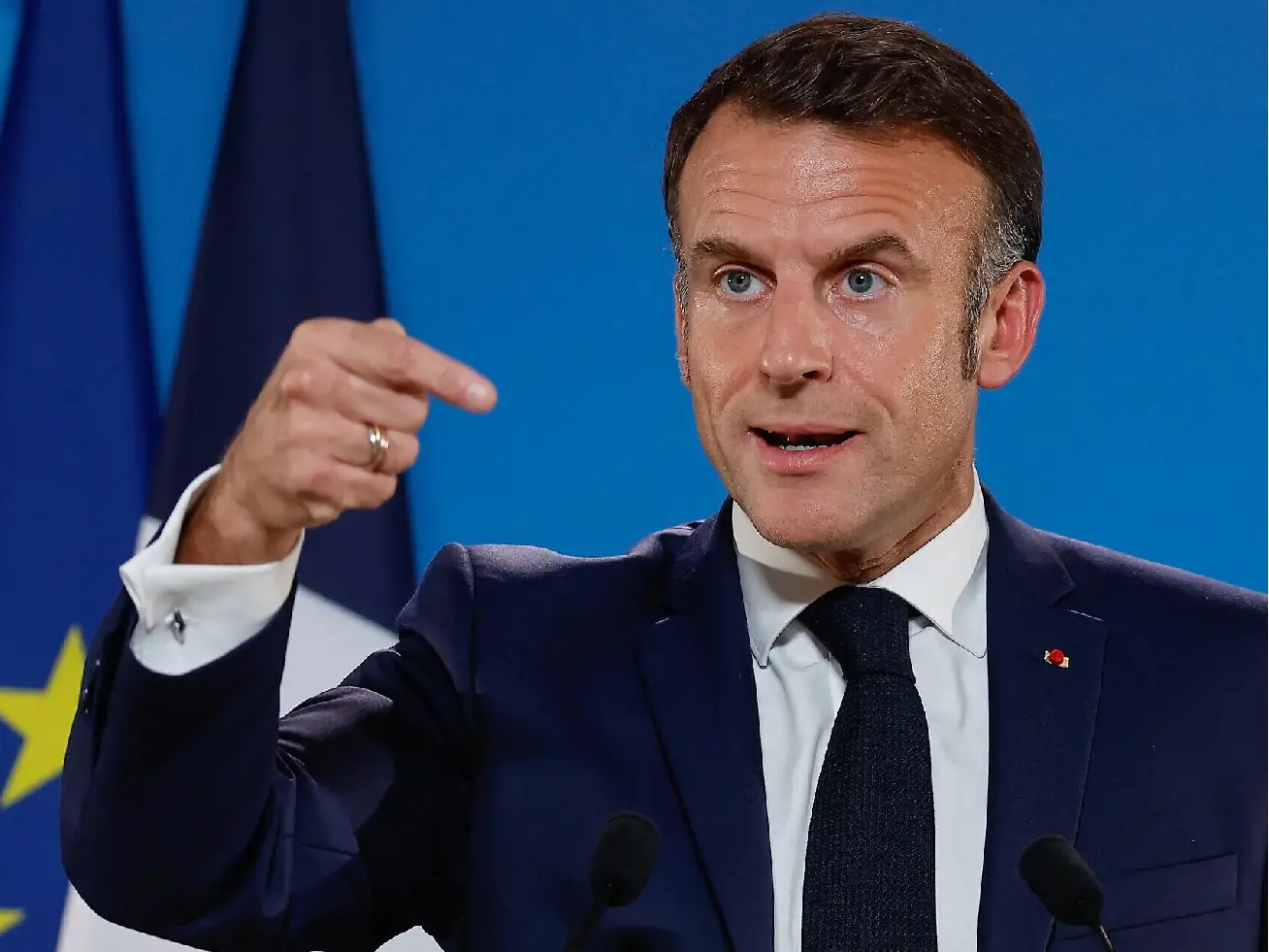 Macron calls Pezeshkian, urges Tehran to halt strikes on neighbours in Gulf Macron calls Pezeshkian, urges Tehran to halt strikes on neighbours in Gulf