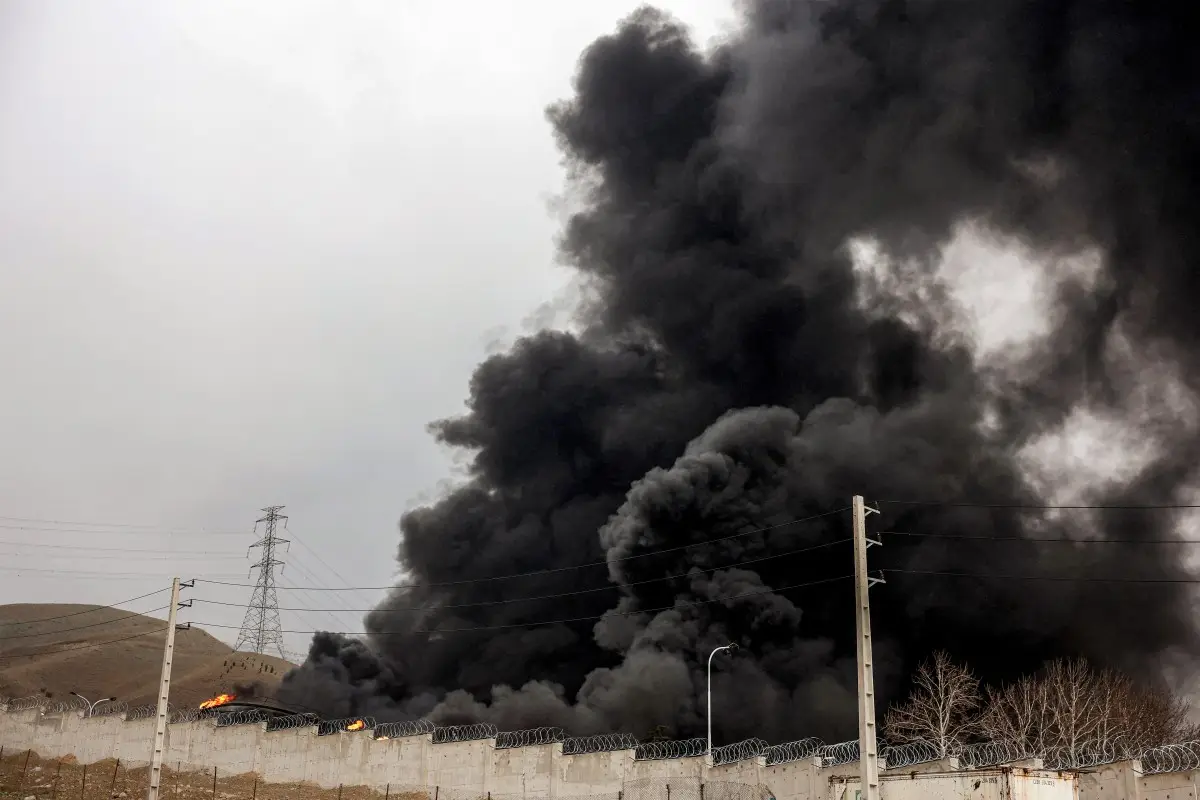 Black acid rain damages environment in Iran