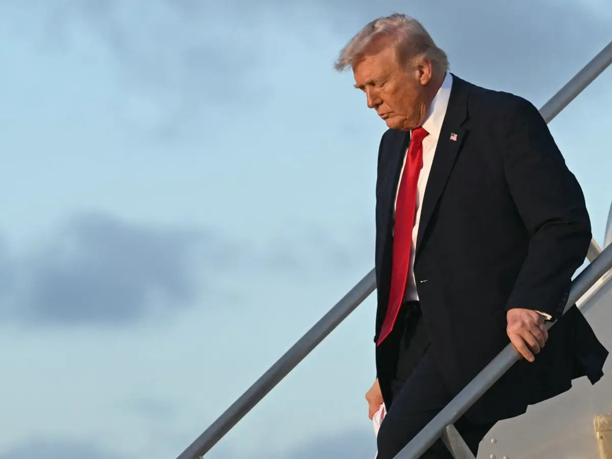 Trump widerspricht erneut seinem eigenen Team und gibt widersprüchliche ...