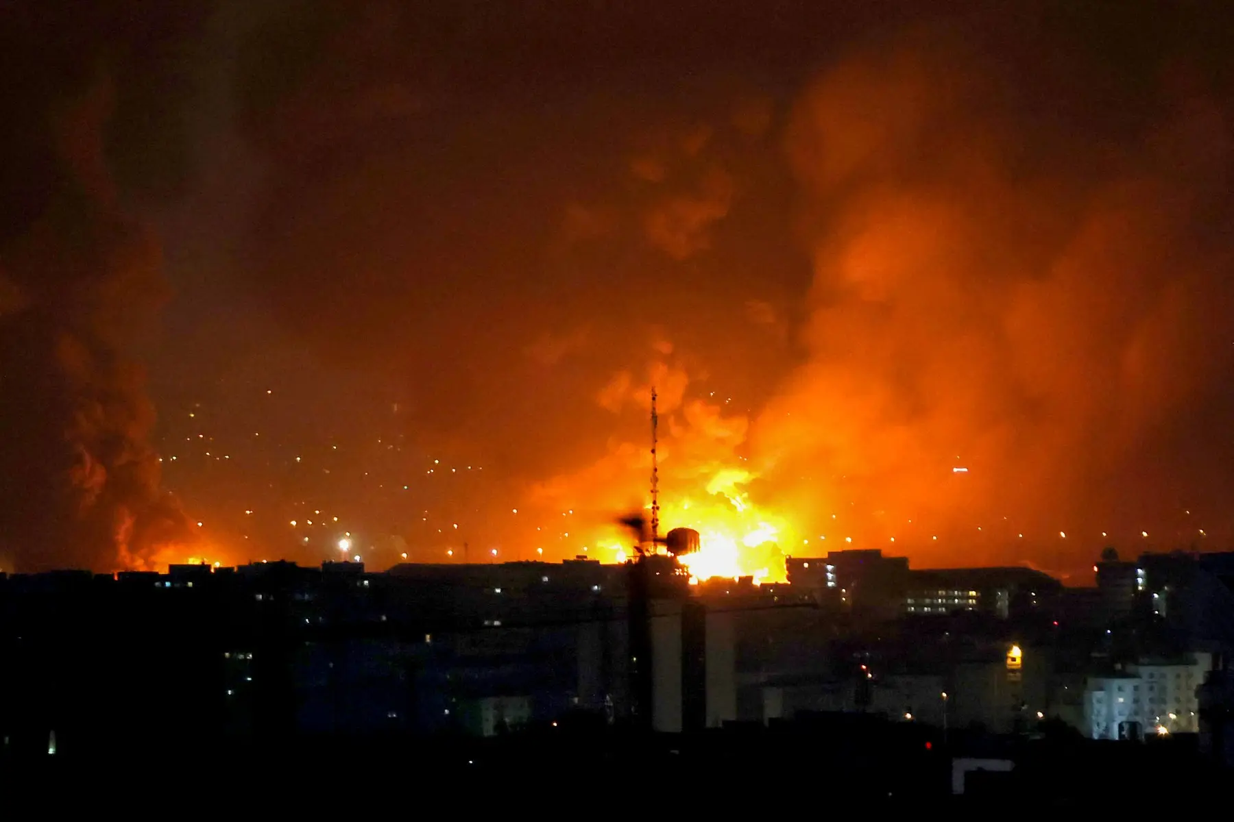 United Nations raises alarm over ‘black rain’, 'acidic rain' after strikes on Tehran oil depots amid Iran war