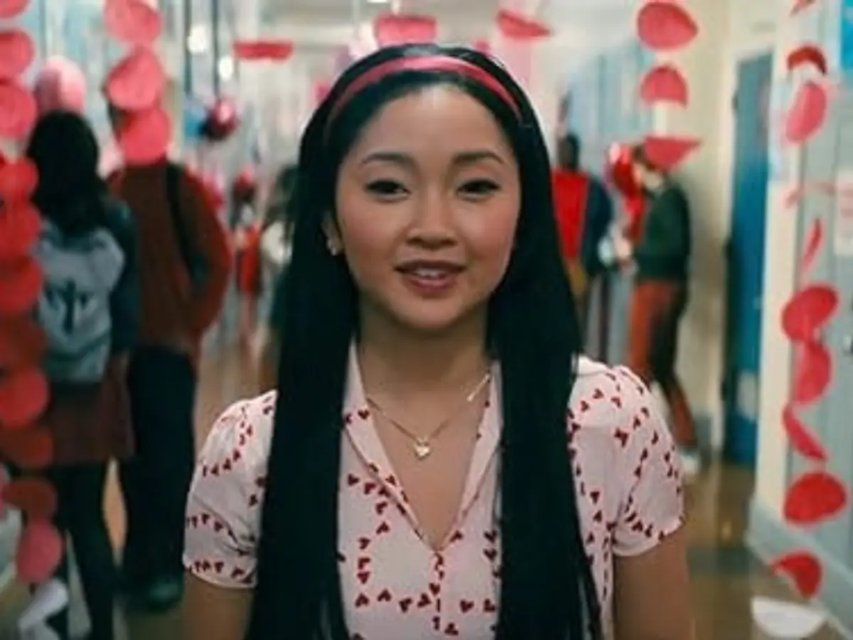 Lara Jean makes a sentimental memory box
