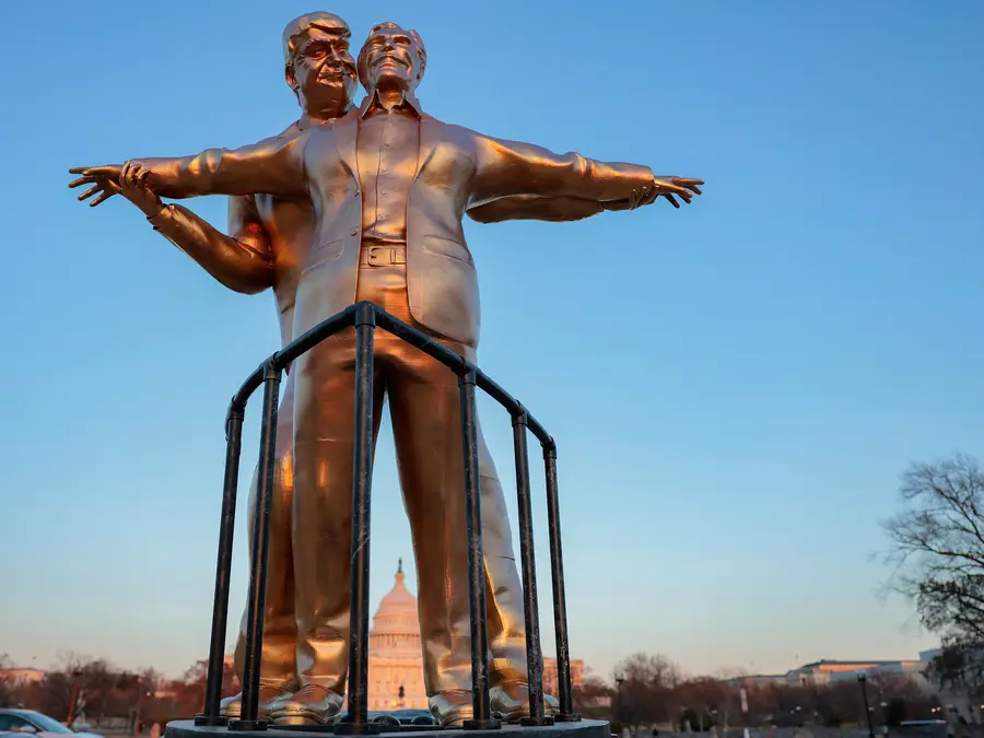 ‘Titanic’ twist: Mystery artists install shocking Trump-Epstein statue on Washington’s National Mall – PICS