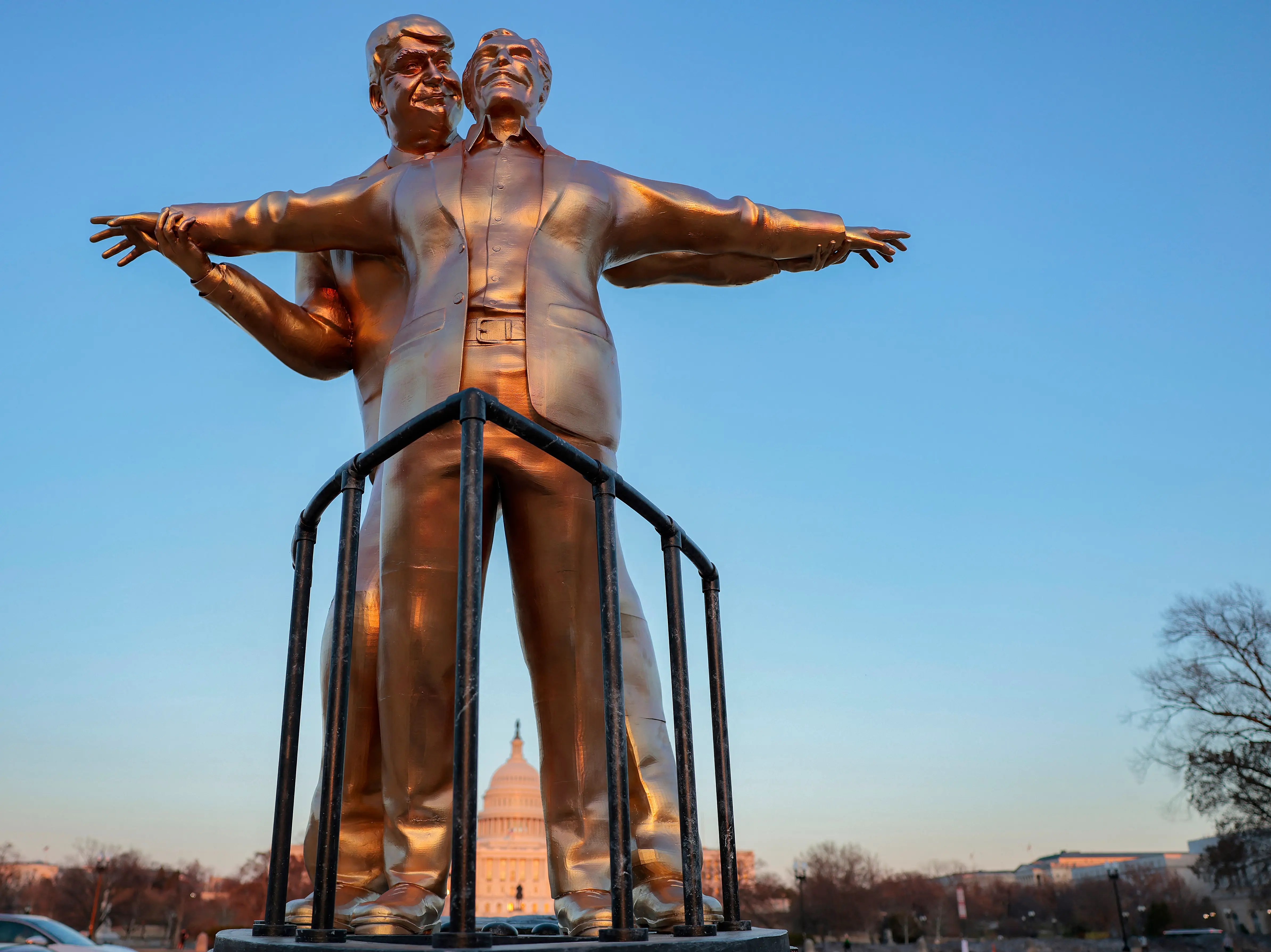 ‘Titanic’ twist: Mystery artists install shocking Trump-Epstein statue on Washington’s National Mall – PICS