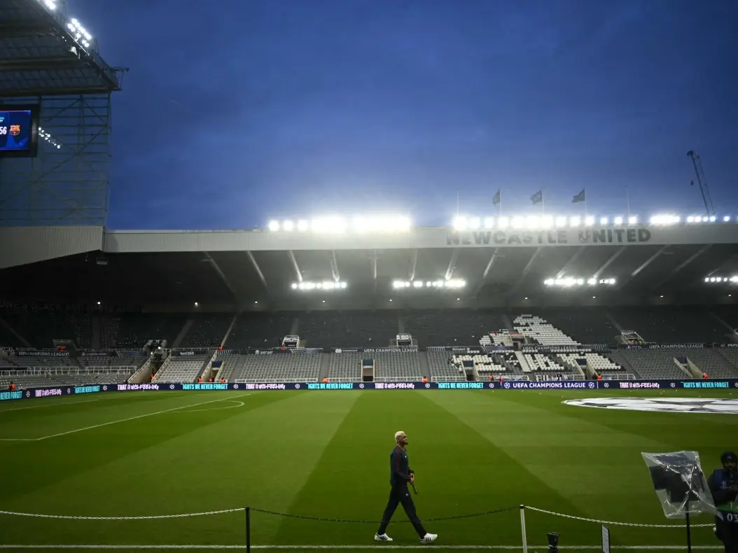 Champions League | A fan thought he was at St James' Park to watch Barcelona vs Newcastle. He was off 600 km Champions League | A fan thought he was at St James' Park to watch Barcelona vs Newcastle. He was off 600 km
