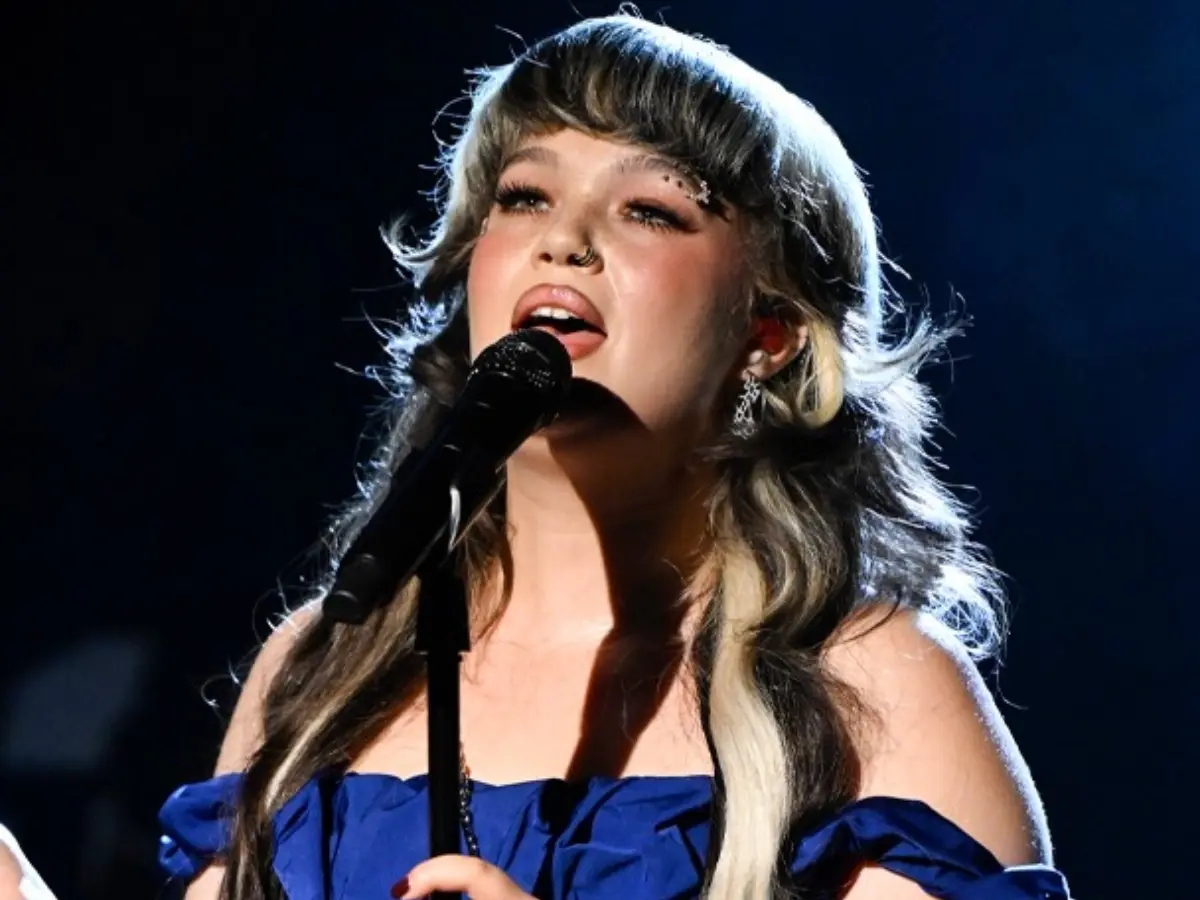 'It was sad I had to...': Lola Young opens up after her collapse mid-performance on stage last year 'It was sad I had to...': Lola Young opens up after her collapse mid-performance on stage last year