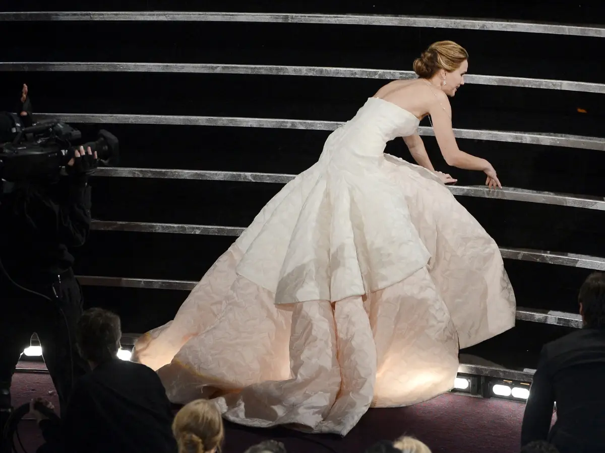 Jennifer Lawrence' famous fall