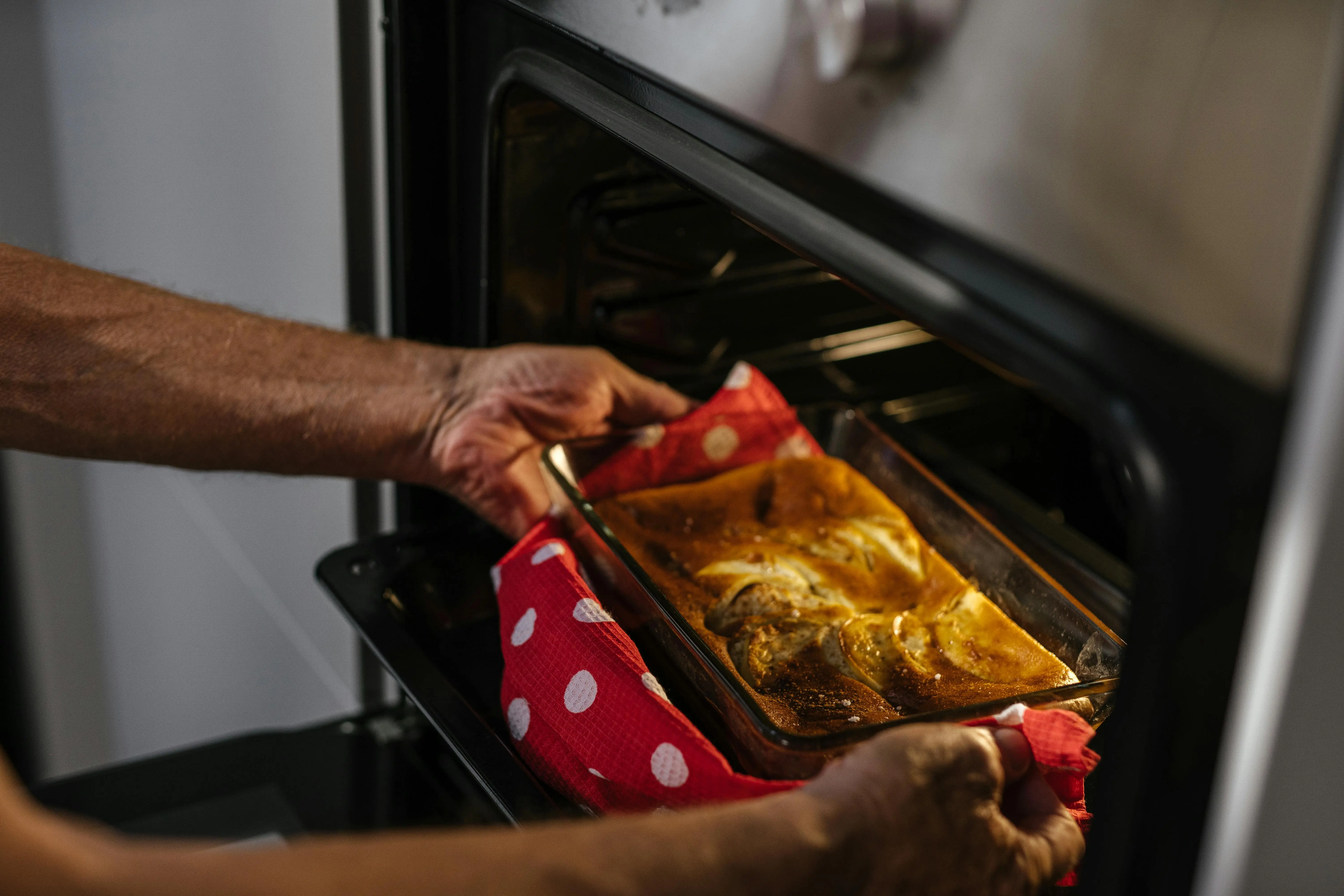 Microwave ovens for reheating and simple meals