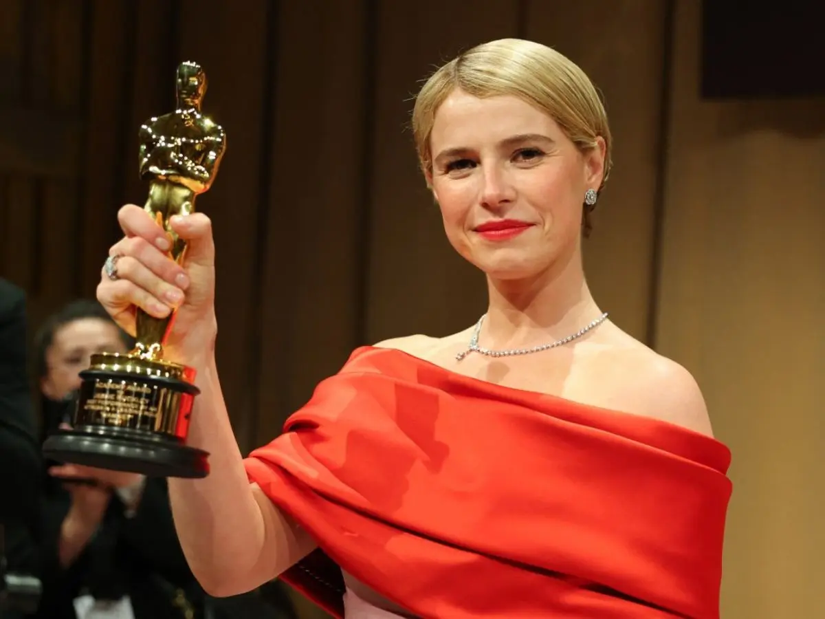 Jessie Buckley takes home the Best Actress award