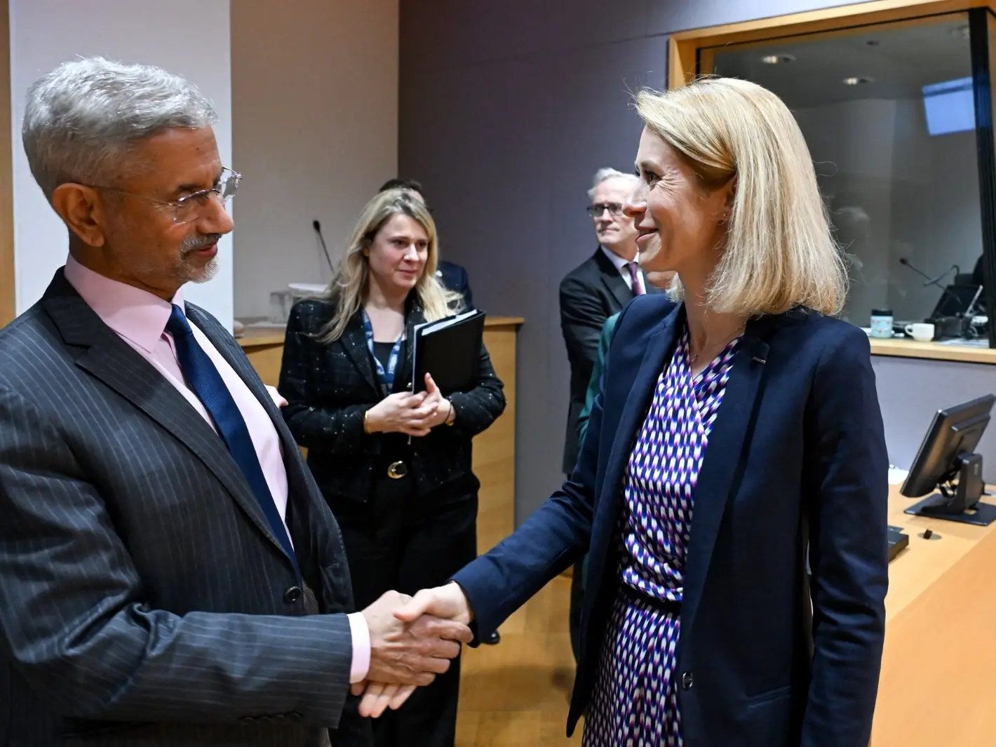 Jaishankar meets EU leaders in Brussels, discusses Ukraine war, West Asia conflict and India-EU trade deal Jaishankar meets EU leaders in Brussels, discusses Ukraine war, West Asia conflict and India-EU trade deal