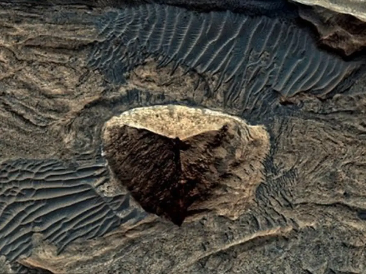 Three-side pyramid-like structure seen on Mars triggers debate - Natural or artificial? Three-side pyramid-like structure seen on Mars triggers debate - Natural or artificial?