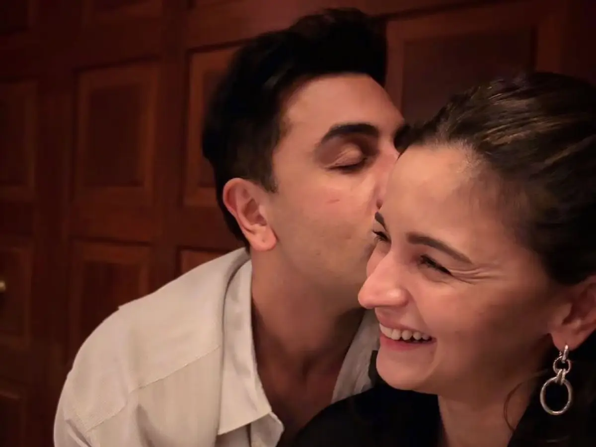 Ranbir Kapoor showing immense love to Alia Bhatt