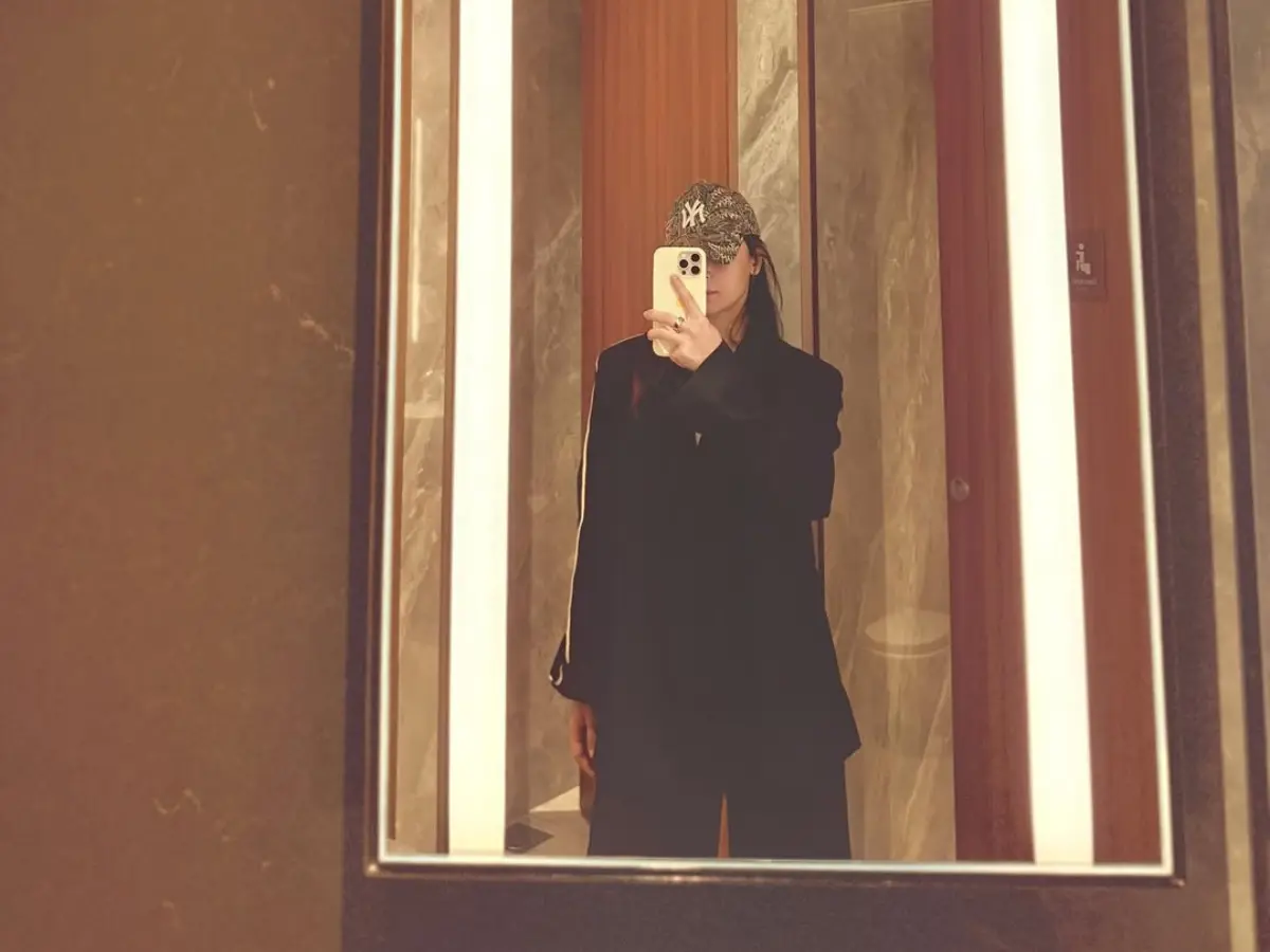 Signature mirror selfie!