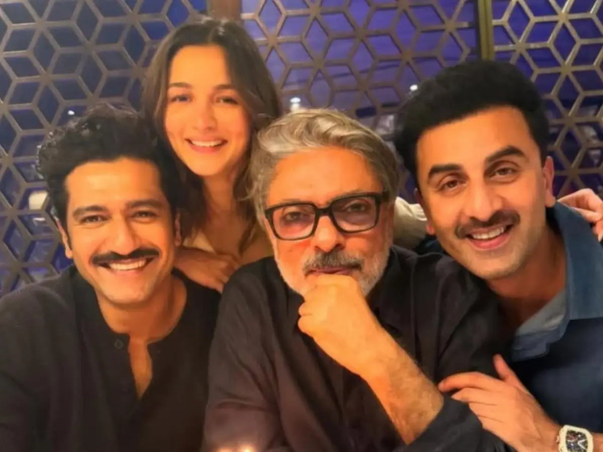 Vicky Kaushal, Alia Bhatt & Ranbir Kapoor - Love & War (Set in 1960)