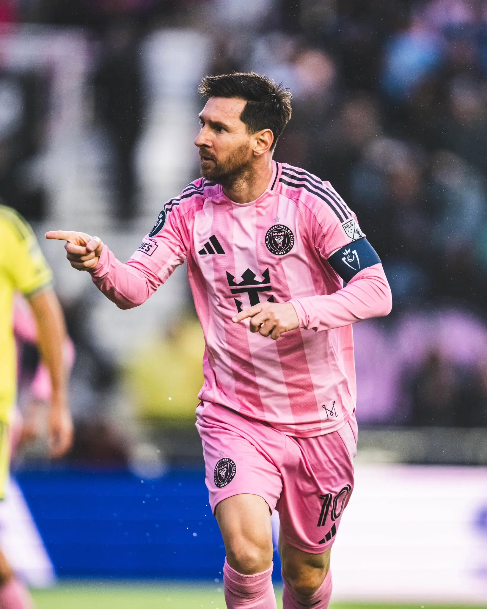Messi reaches 900-goal mark but Inter Miami out of CONCACAF Champions Cup - WATCH