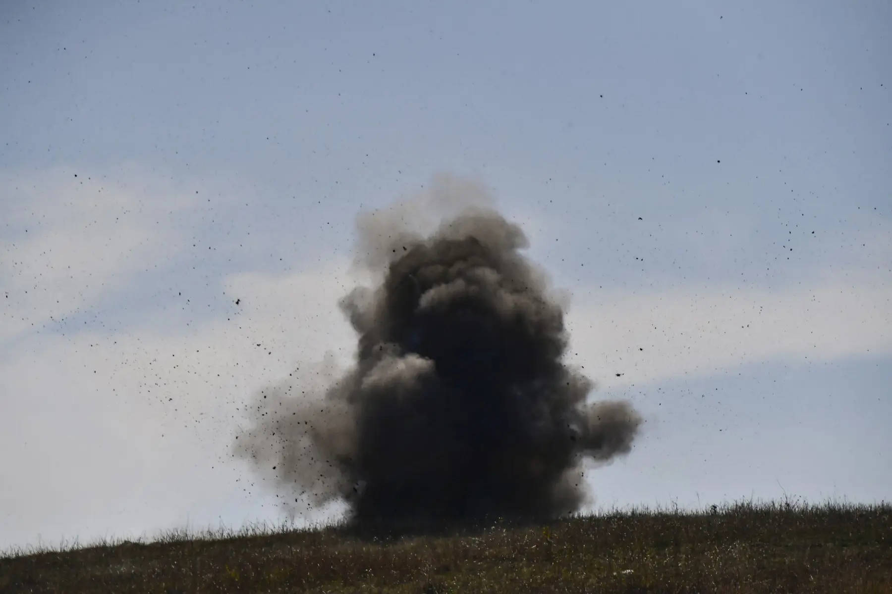 What Makes Cluster Warheads So Difficult