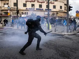Eid without Al-Aqsa: Worshippers clash as Jerusalem locks down holy sites