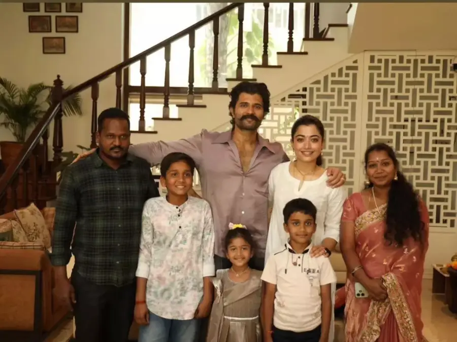 Rashmika Mandanna and Vijay Deverakonda host little fan at Hyderabad home, video goes viral