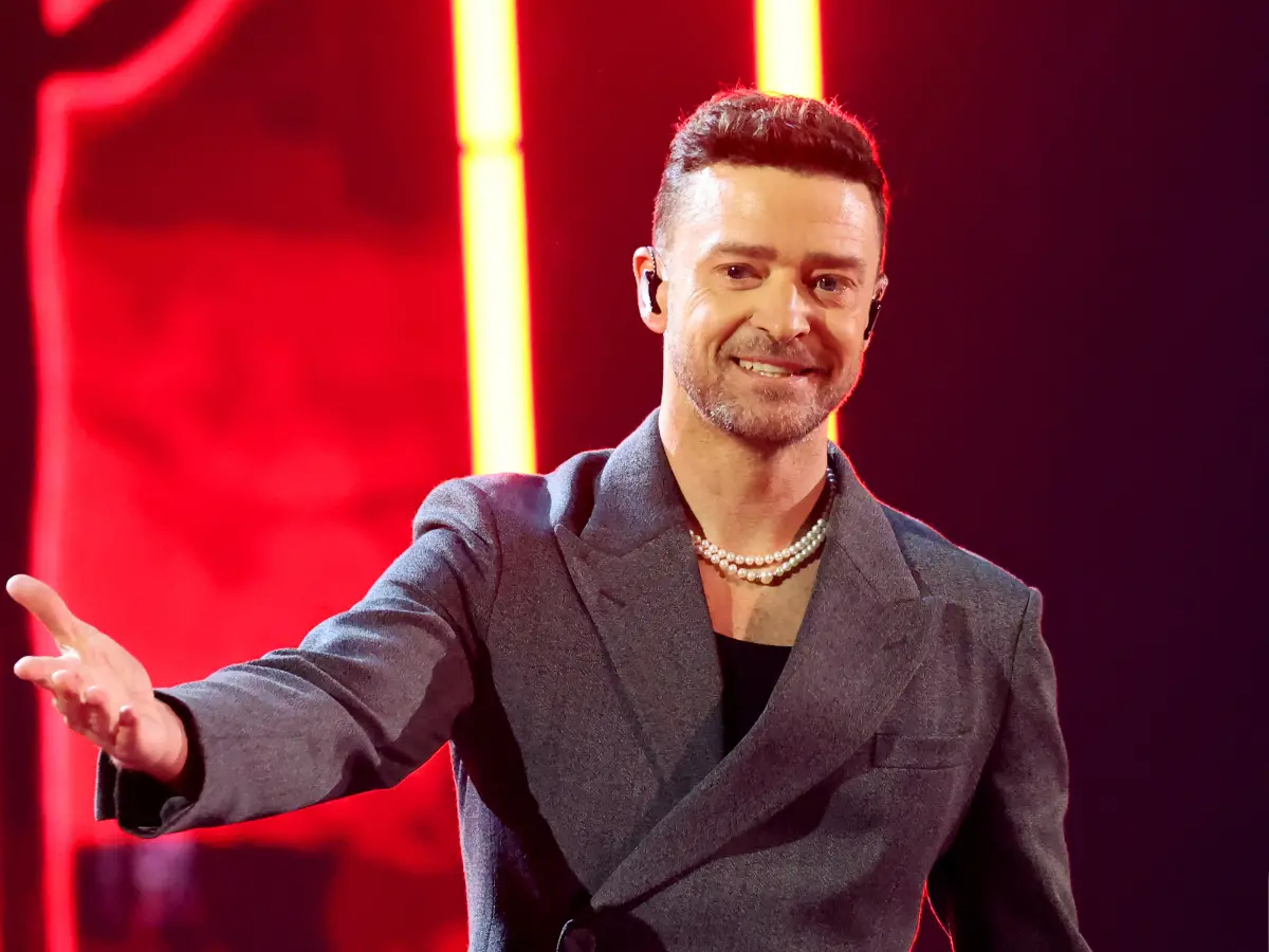 Justin Timberlake DUI arrest video goes viral; singer struggles during sobriety test Justin Timberlake DUI arrest video goes viral; singer struggles during sobriety test