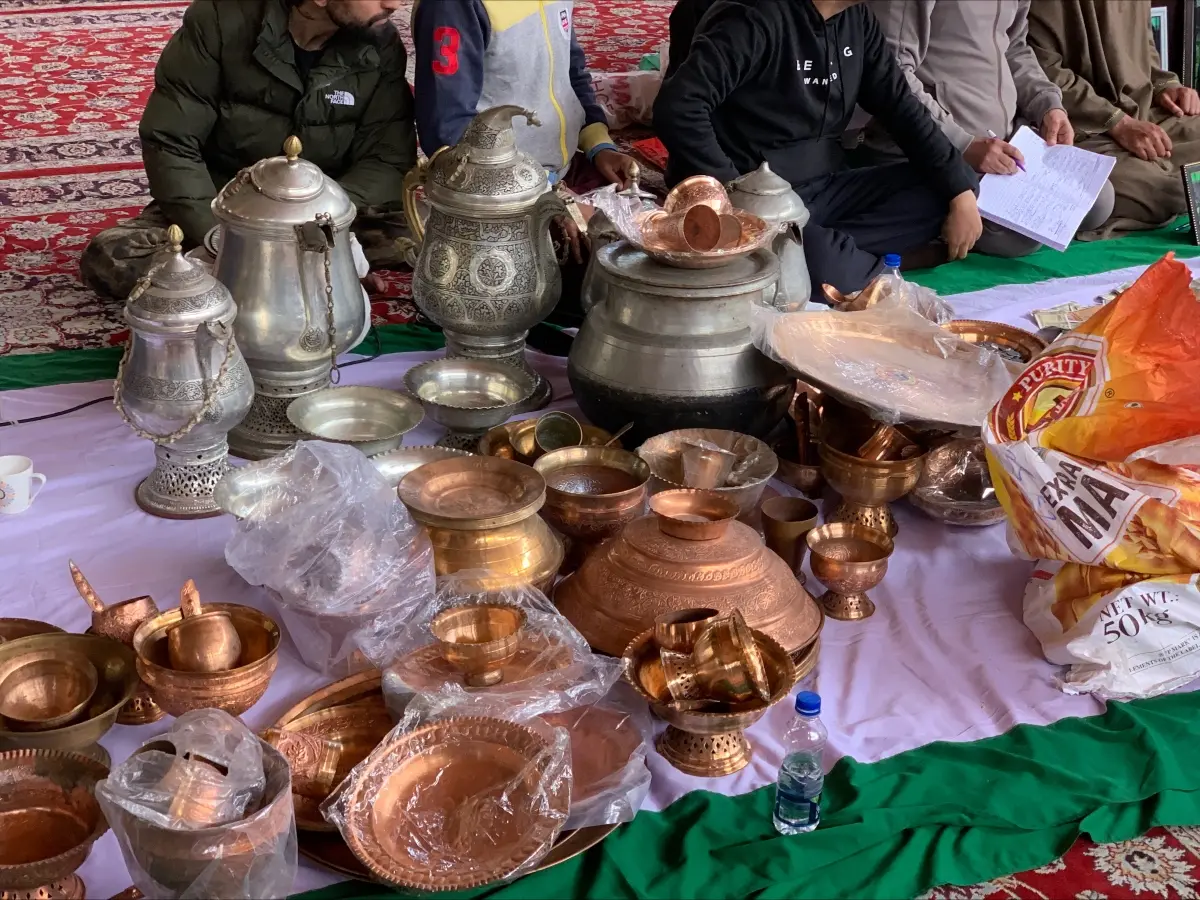Kashmir valley sees massive public donation drive for Iran amid ongoing conflict Kashmir valley sees massive public donation drive for Iran amid ongoing conflict