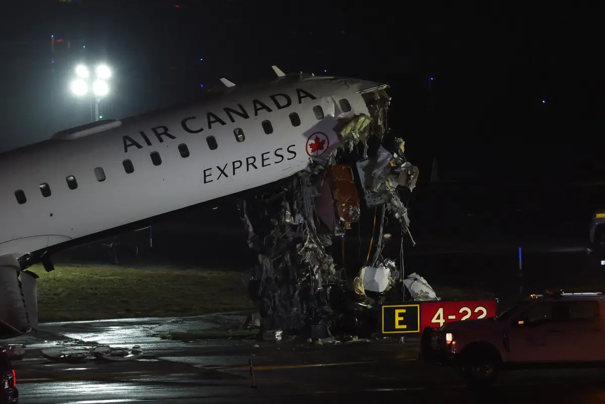 Airport shutdown causes travel chaos