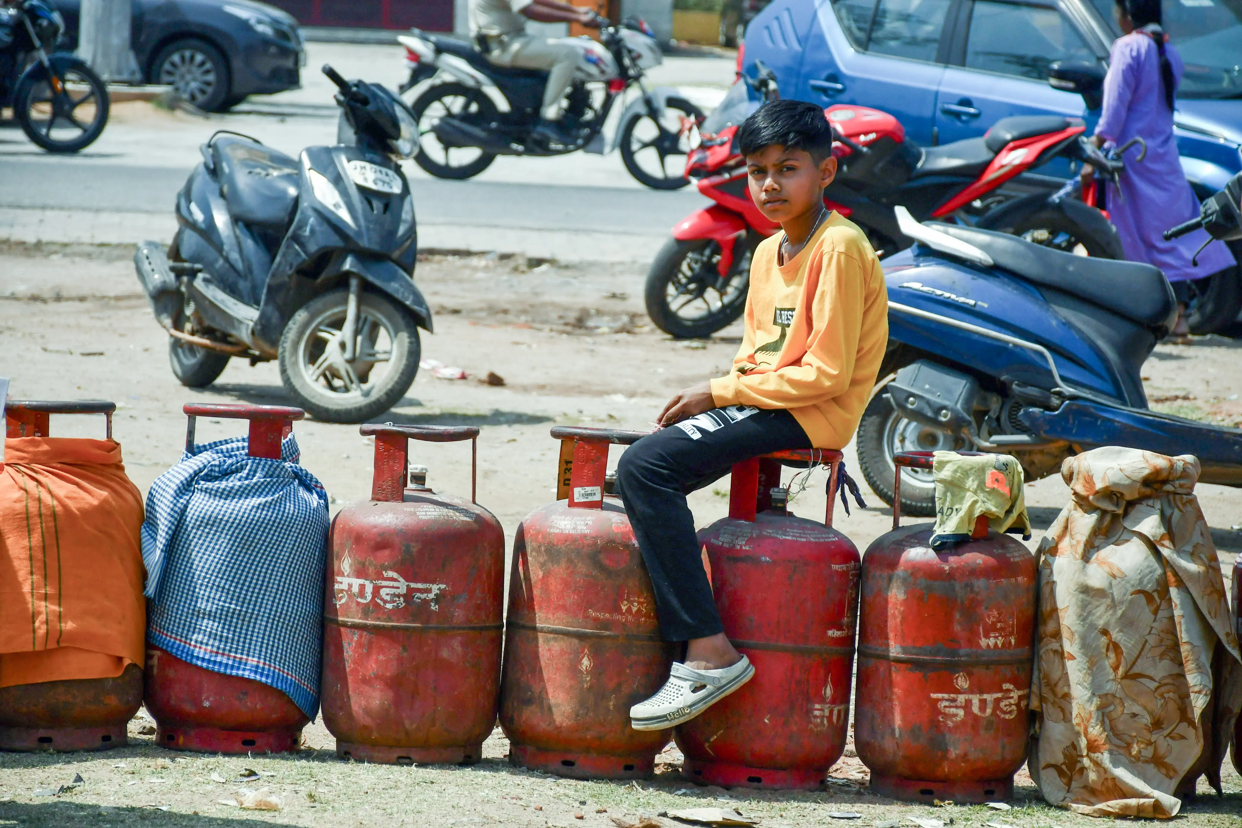 Only 10kg in 14.2kg cylinder: Less gas, same cylinder? Shocking LPG plan under review as Hormuz crisis bites India