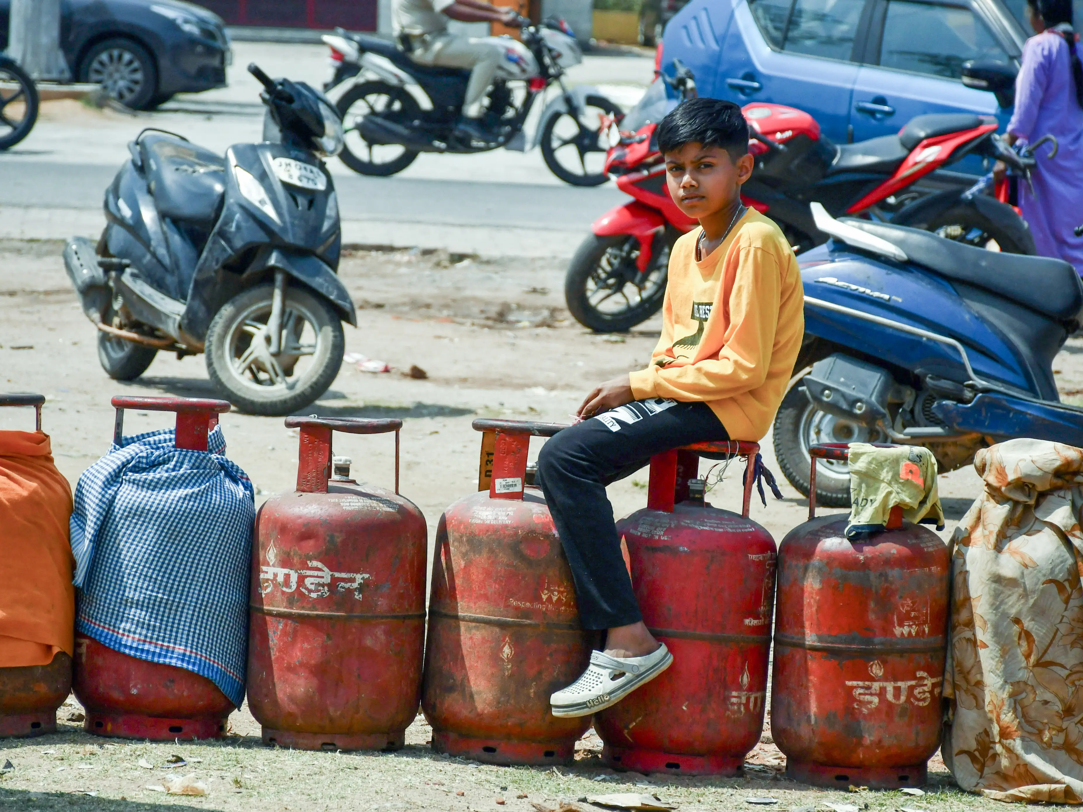 Only 10kg in 14.2kg cylinder: Less gas, same cylinder? Shocking LPG plan under review as Hormuz crisis bites India Only 10kg in 14.2kg cylinder: Less gas, same cylinder? Shocking LPG plan under review as Hormuz crisis bites India