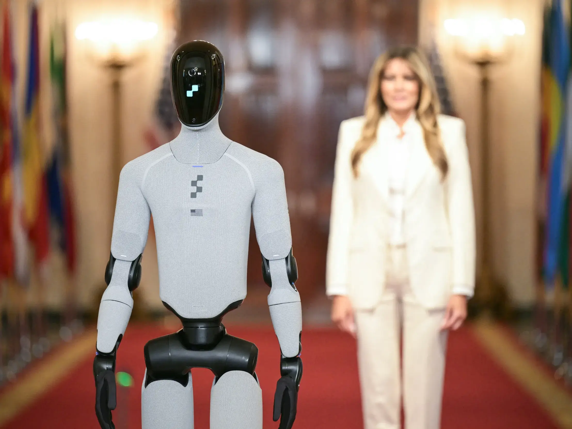 Melania Trump walks along humanoid robot Figure 03 in White House Melania Trump walks along humanoid robot Figure 03 in White House