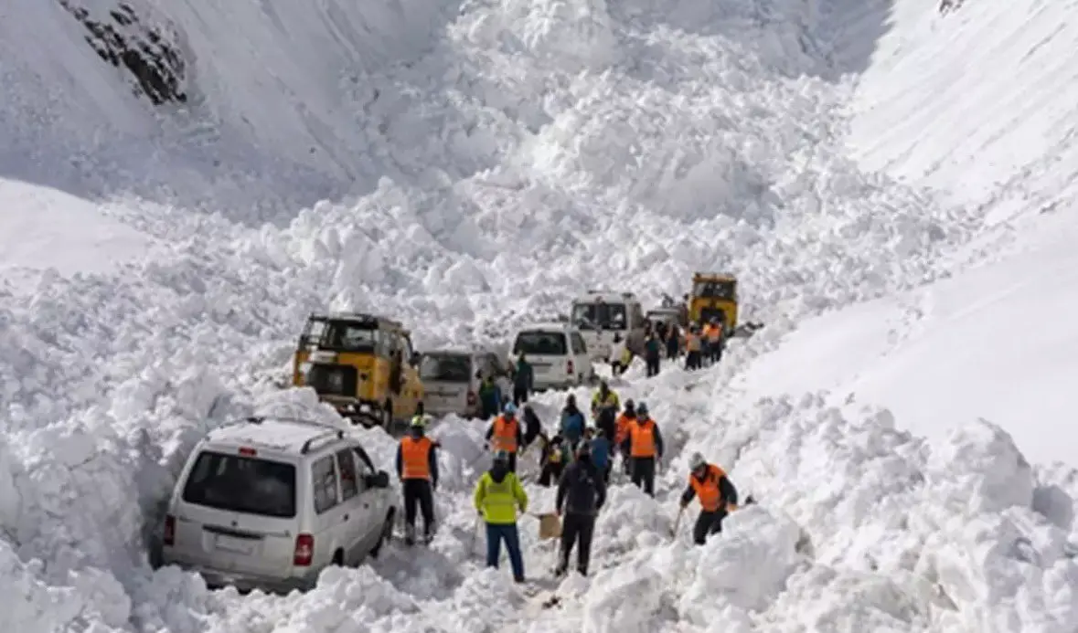 Seven killed, several injured as avalanche hits Zoji La Pass on Srinagar-Leh highway