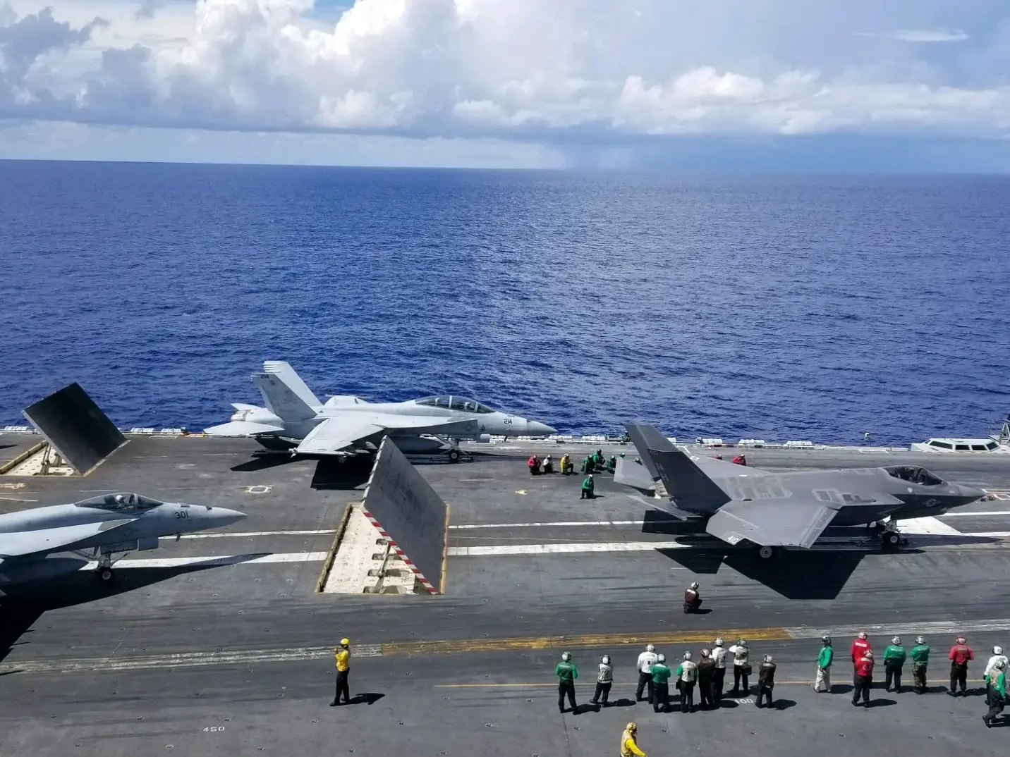 'Heavy lifting': How the giant elevators on the USS Abraham Lincoln move 30-ton jets