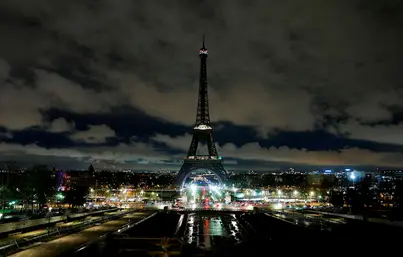 Iconic landmarks go dark
