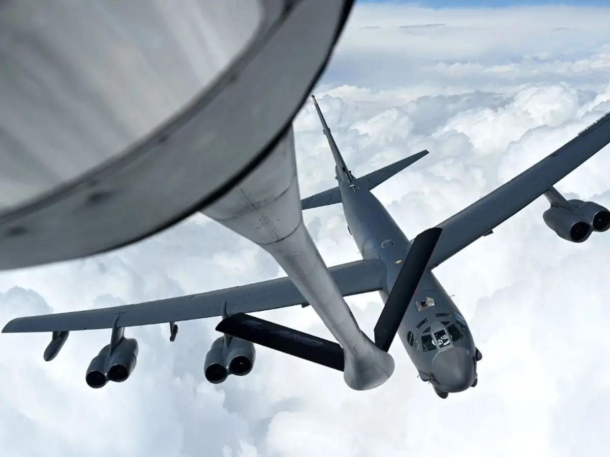 Can Russia's S-400 Or China's missiles actually shoot down a B-52? Here is how the old bomber stays alive