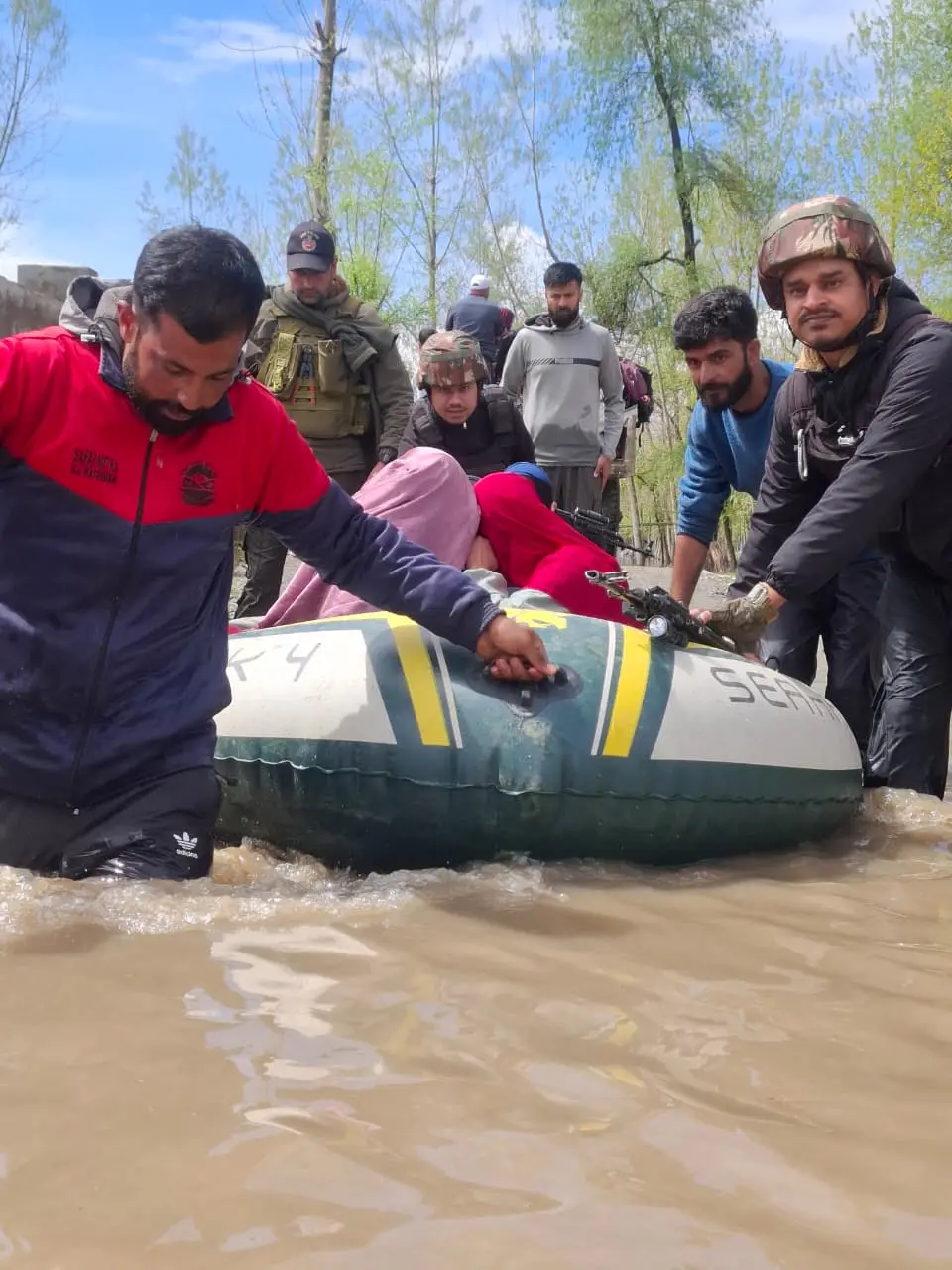 Indian Army leads swift HADR operation, rescues 34 trapped in Watergam flooding