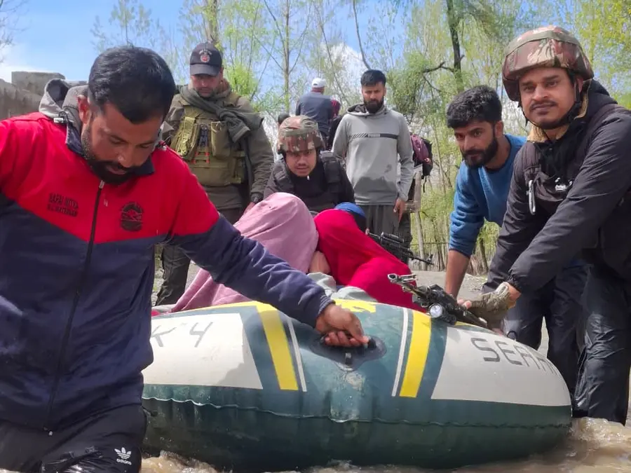 Indian Army leads swift HADR operation, rescues 34 trapped in Watergam flooding