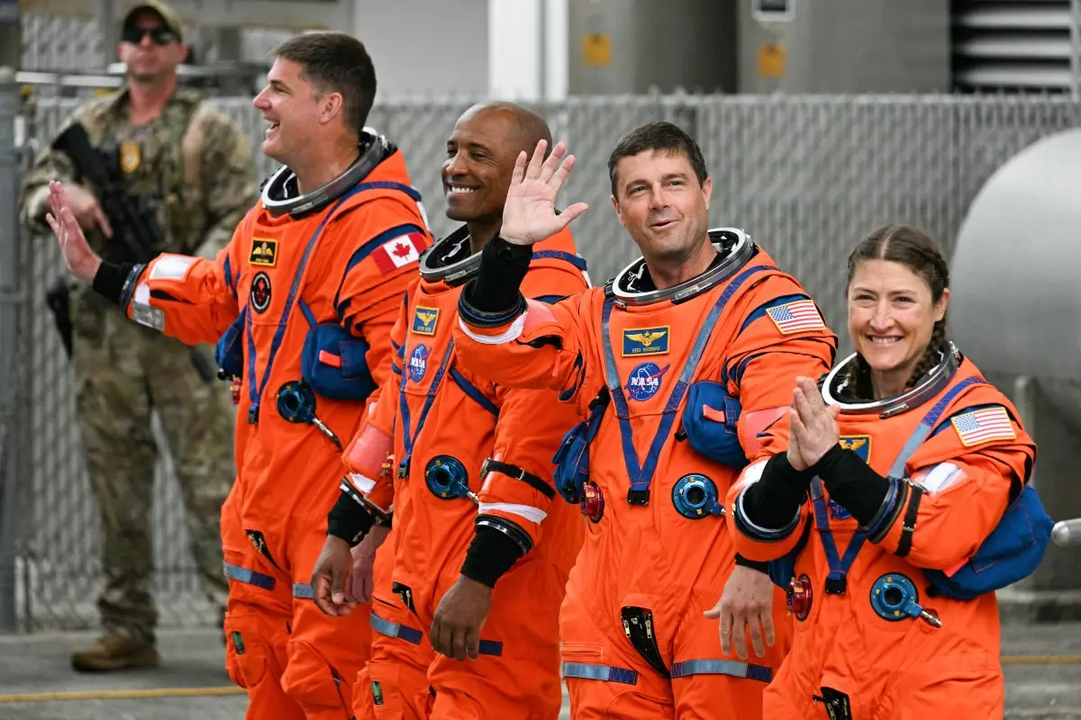 Here's why NASA astronauts are carrying iPhones to the Moon on Artemis II