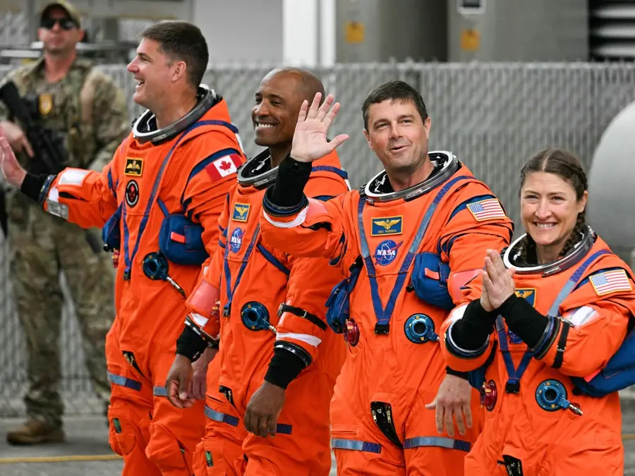 Here's why NASA astronauts are carrying iPhones to the Moon on Artemis II