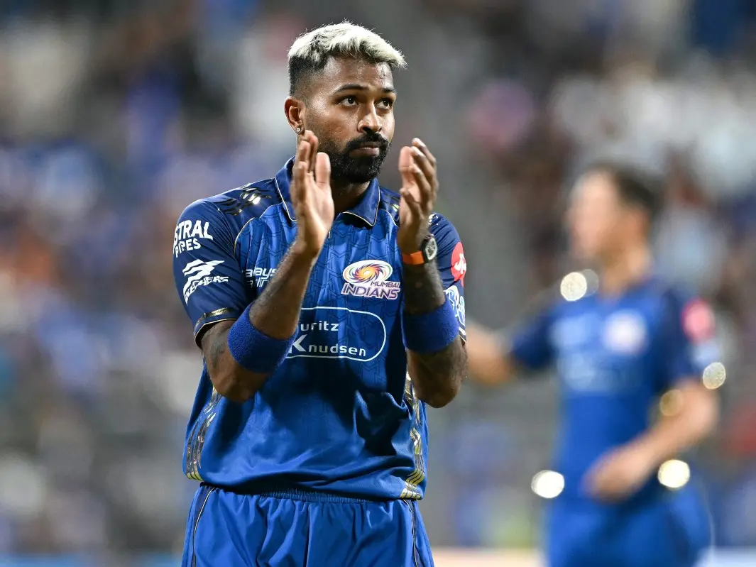 Hardik Pandya Unfollow MI