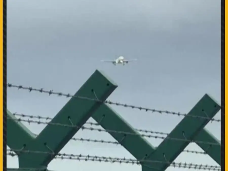Pilot Lands at Sideways Angle Amid Heavy Winds in Dublin