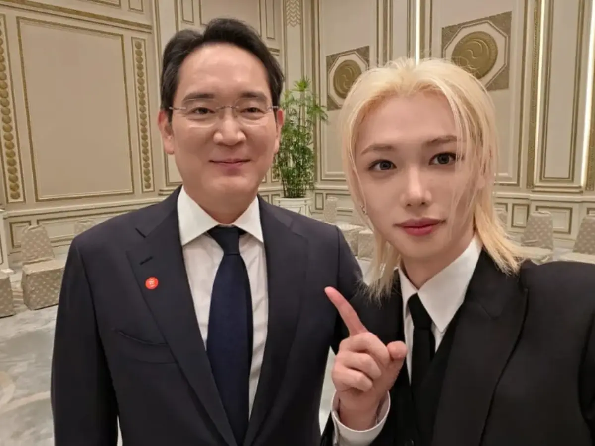Stray Kids member Felix's selfies with Samsung's chairman Lee Jae Yong breaks internet Stray Kids member Felix's selfies with Samsung's chairman Lee Jae Yong breaks internet