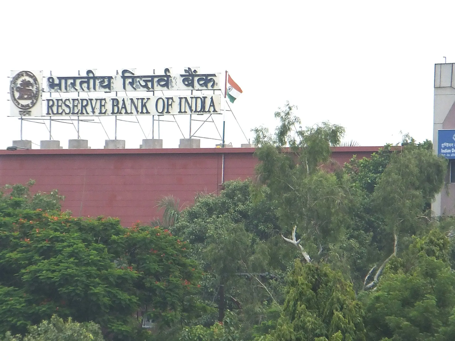 RBI likely to keep policy rates unchanged in first policy since West Asia war: SBI