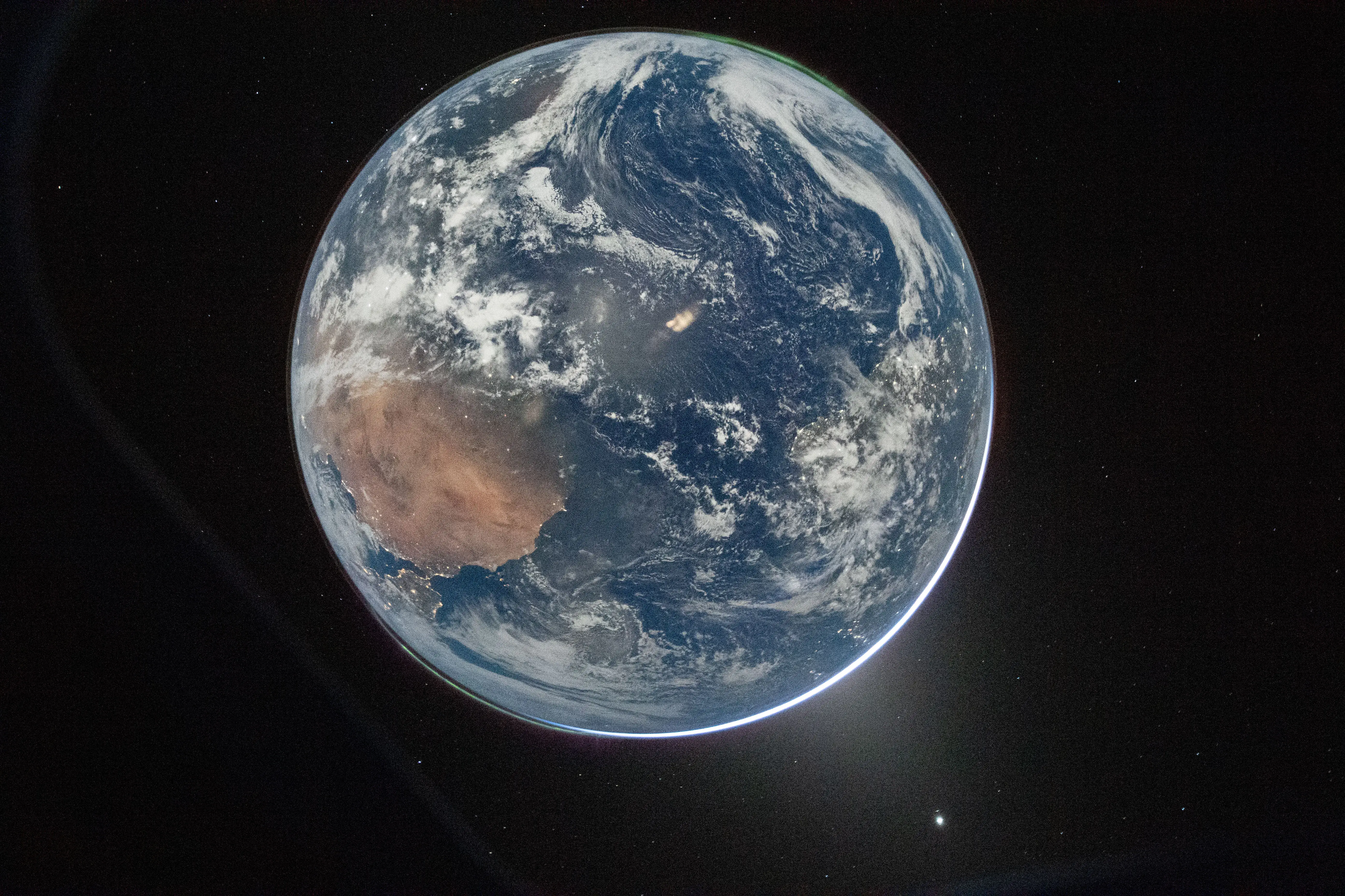 Artemis II: Earth photo from space