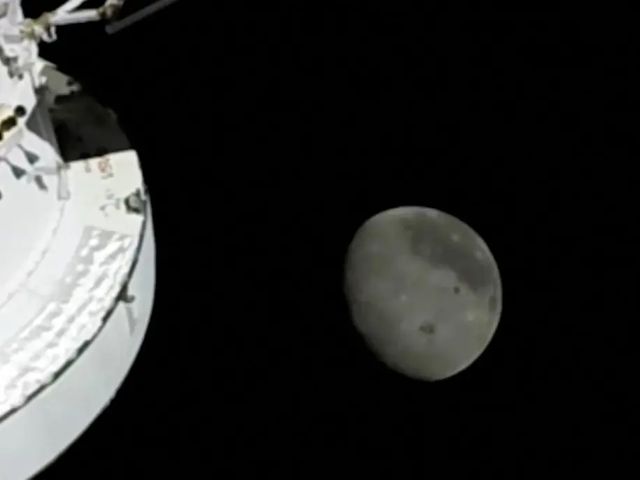'We will always choose Earth': Mission Control reconnects with Artemis II after 40-minute blackout as Orion heads back toward Earth 'We will always choose Earth': Mission Control reconnects with Artemis II after 40-minute blackout as Orion heads back toward Earth