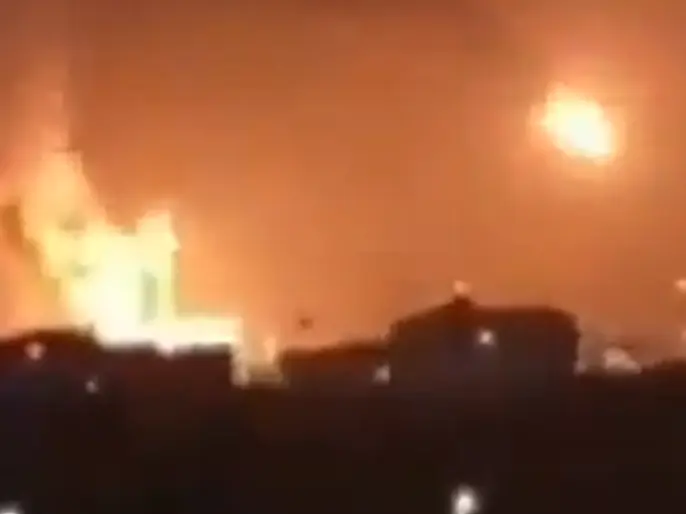 WATCH | Fire erupts in Saudi Arabia's Al Jubail industrial area after Iranian missile strike WATCH | Fire erupts in Saudi Arabia's Al Jubail industrial area after Iranian missile strike