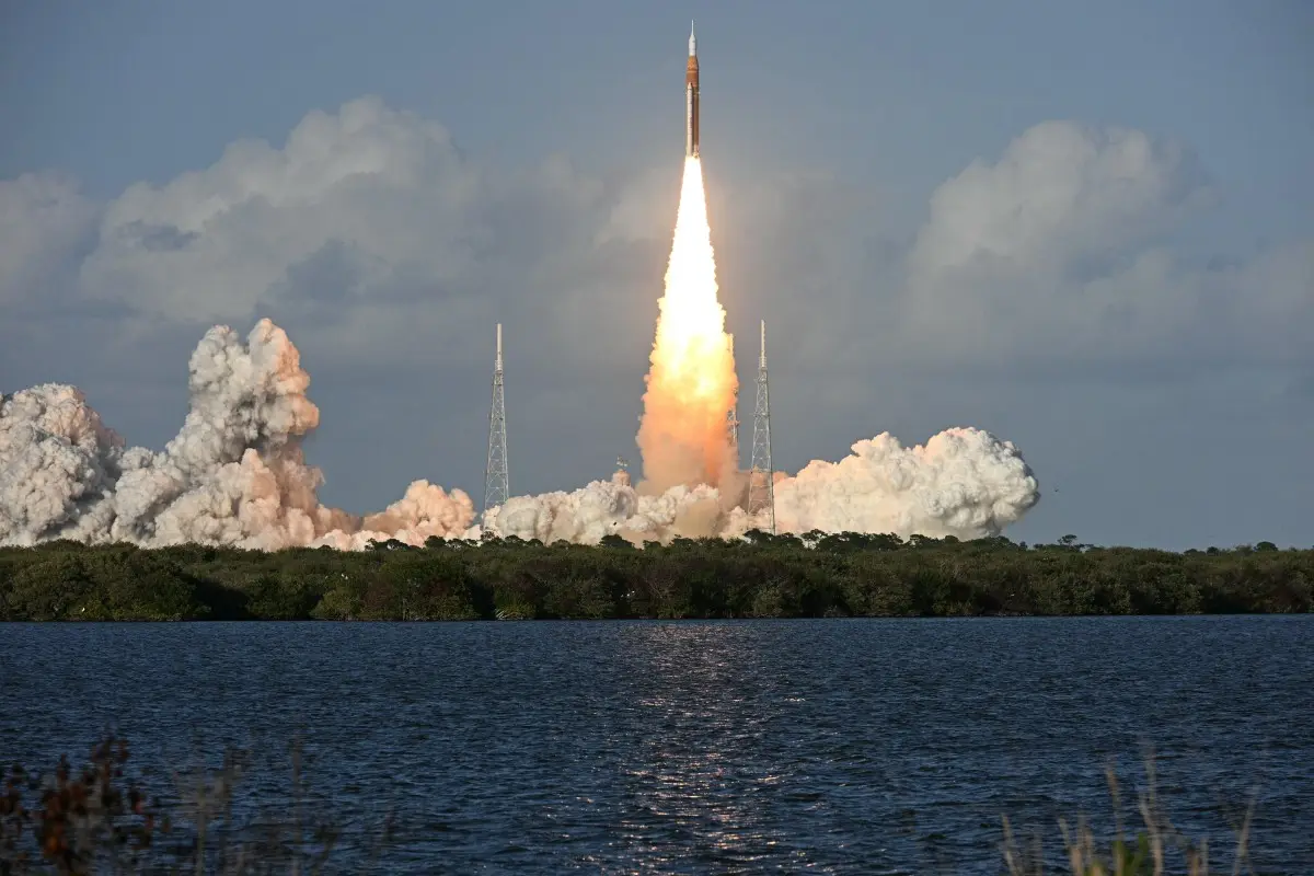 'Whether to revive NASA or close it down'
