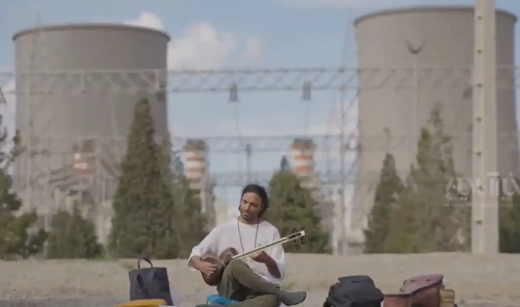 WATCH: Iranian musician performs in front of power plant amid Tehran's 'human-chains' request and Trump's threat